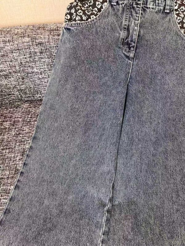 CHANEL Jeans