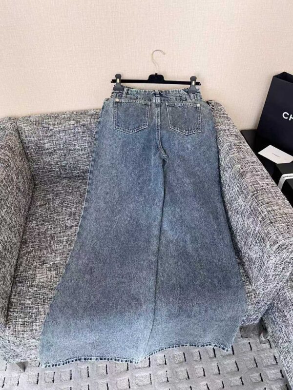 CHANEL Jeans