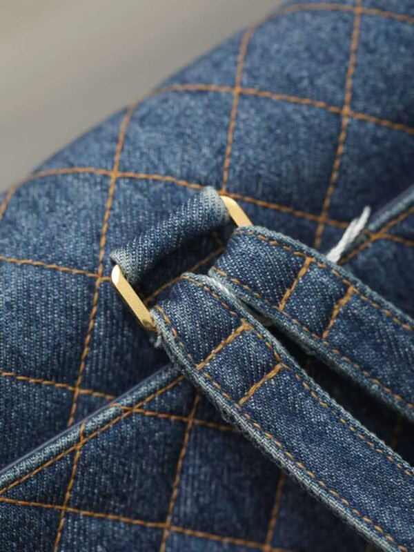 CHANEL Middle-aged backpack （002）