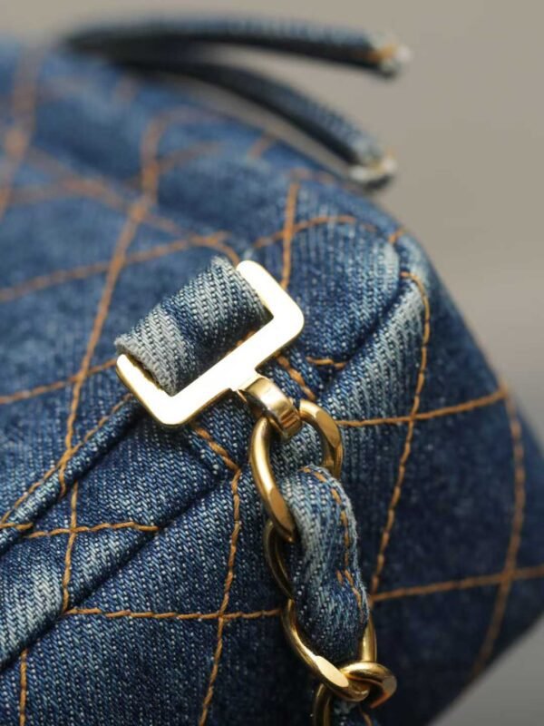 CHANEL Middle-aged backpack （002）