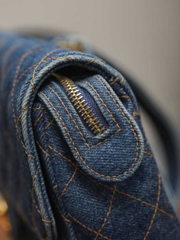 CHANEL Middle-aged backpack （002）