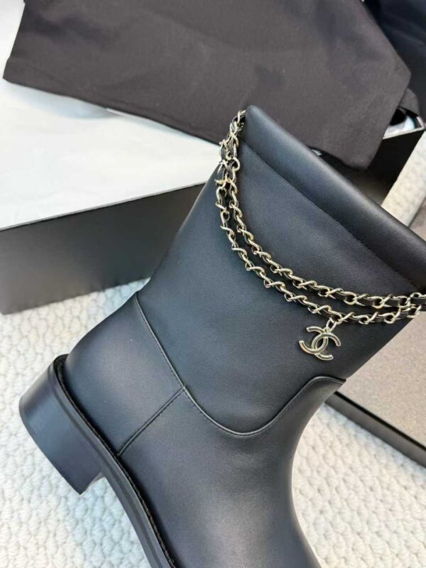 CHANEL 25B Short boots