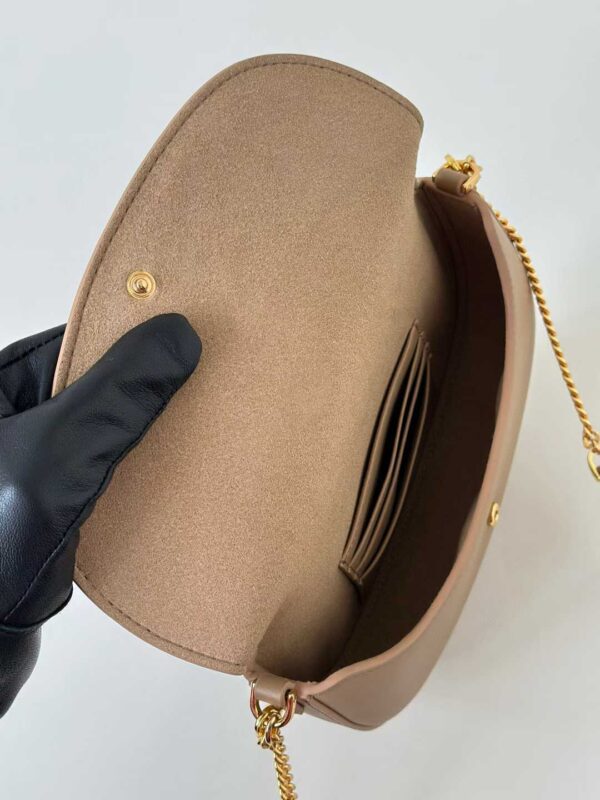 Fendi graphy Wallet on Chain