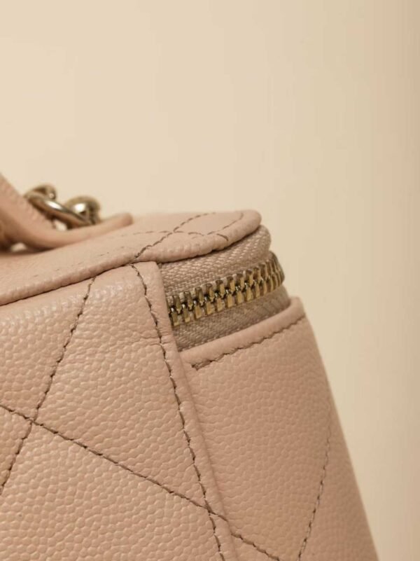 CHANEL Chain makeup bag