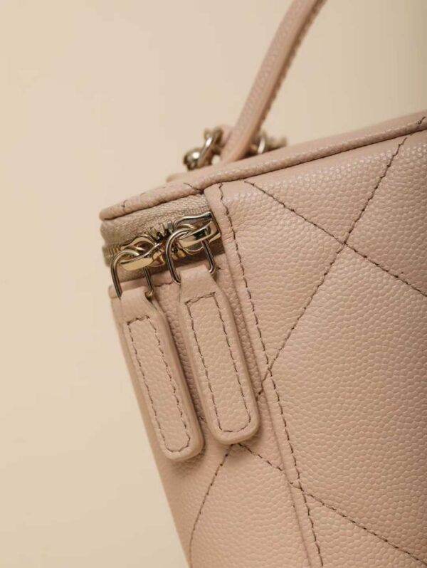 CHANEL Chain makeup bag