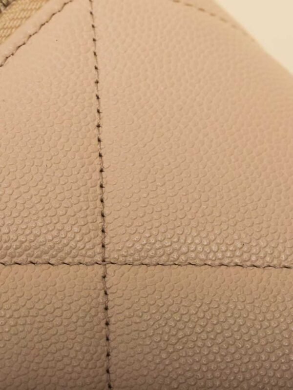 CHANEL Chain makeup bag