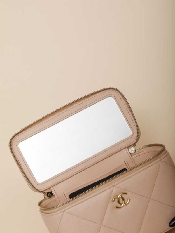 CHANEL Chain makeup bag