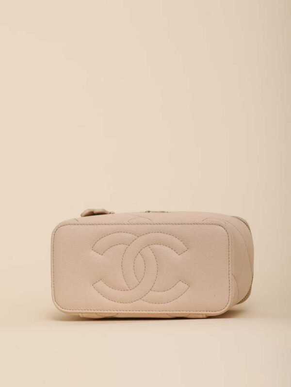 CHANEL Chain makeup bag