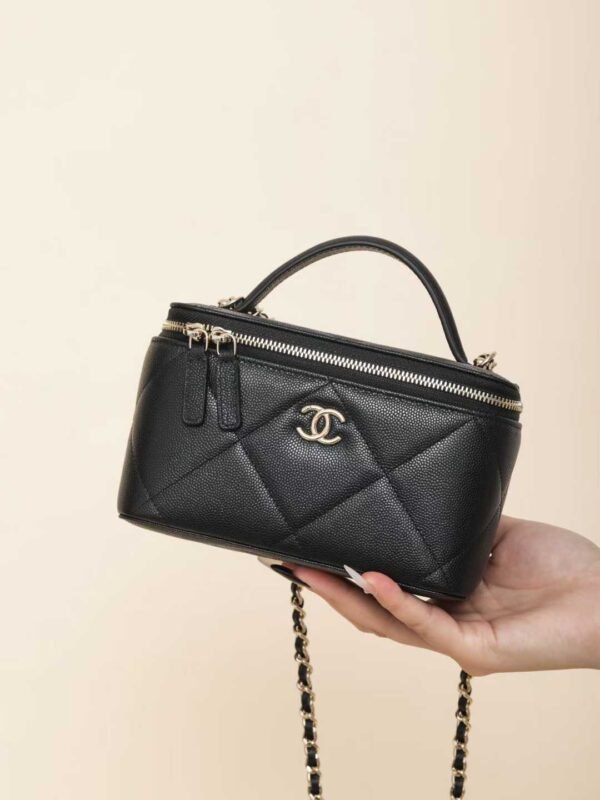 CHANEL Chain makeup bag
