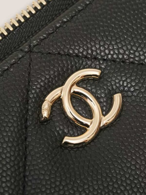 CHANEL Chain makeup bag
