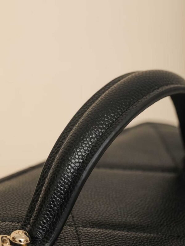 CHANEL Chain makeup bag