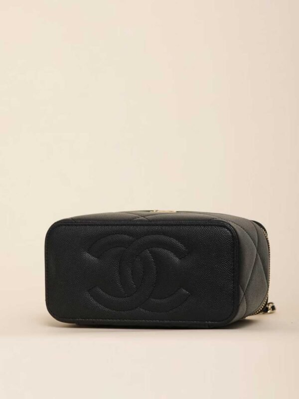CHANEL Chain makeup bag