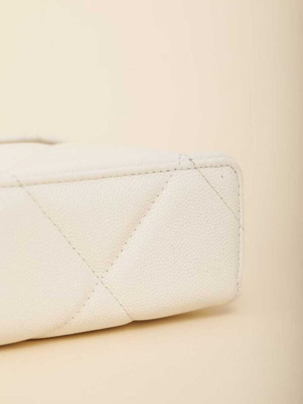 CHANEL Chain makeup bag