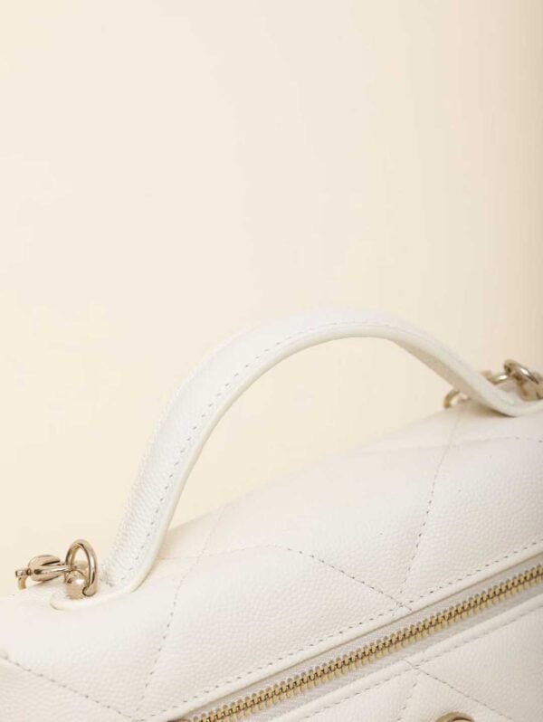 CHANEL Chain makeup bag