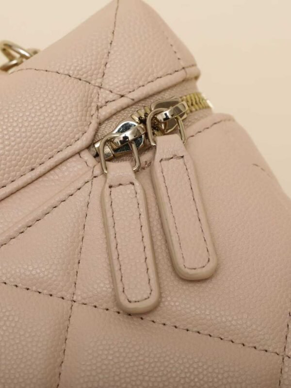 CHANEL Chain makeup bag