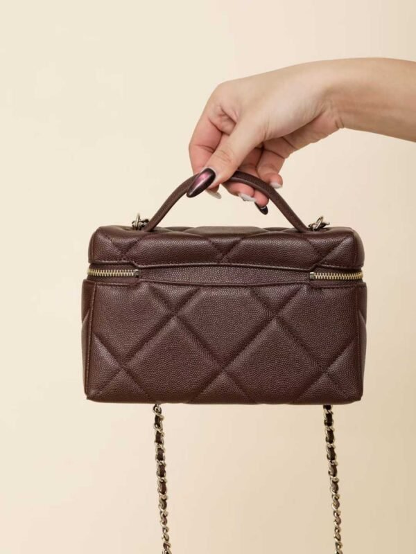 CHANEL Chain makeup bag