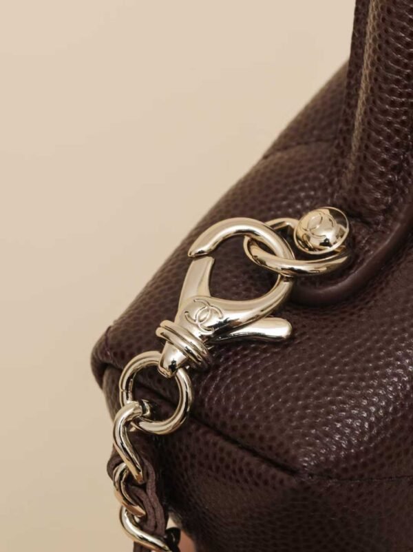 CHANEL Chain makeup bag