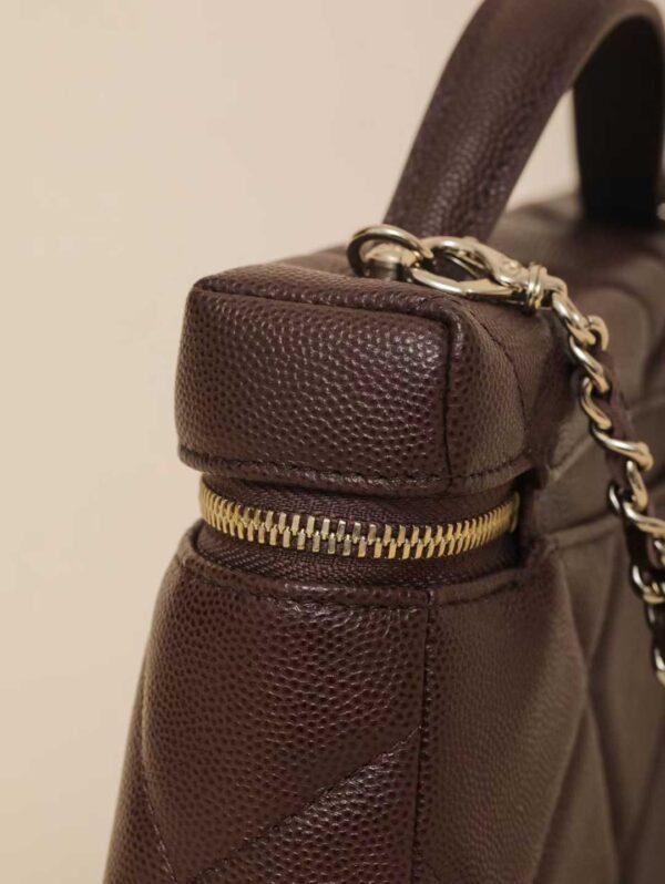 CHANEL Chain makeup bag