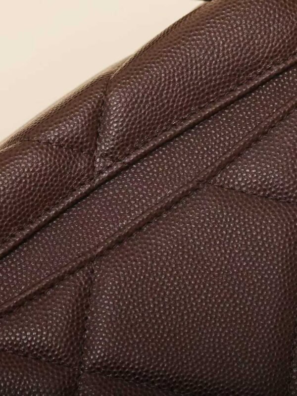 CHANEL Chain makeup bag