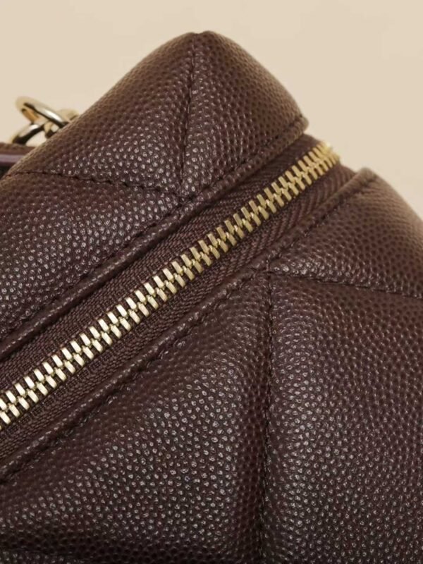 CHANEL Chain makeup bag