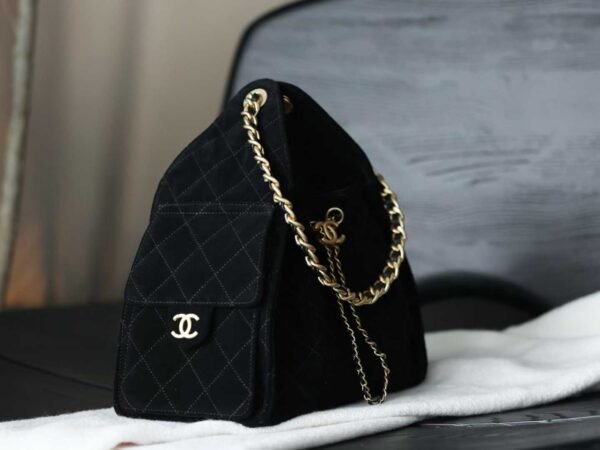 CHANEL 25 HANDBAG