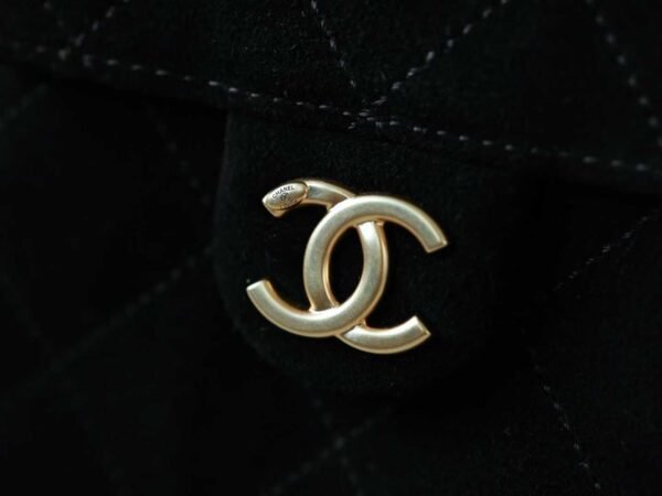 CHANEL 25 HANDBAG