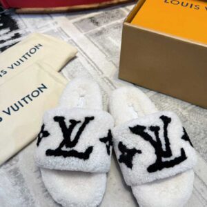 LOUIS VUITTON Wool slippers