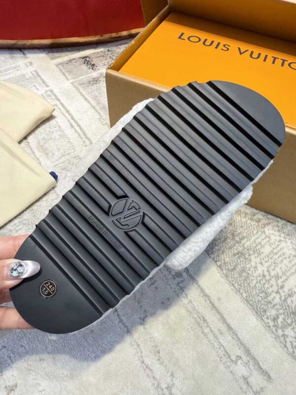 LOUIS VUITTON Wool slippers