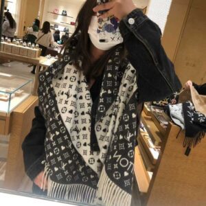 LOUIS VUITTON Scarf