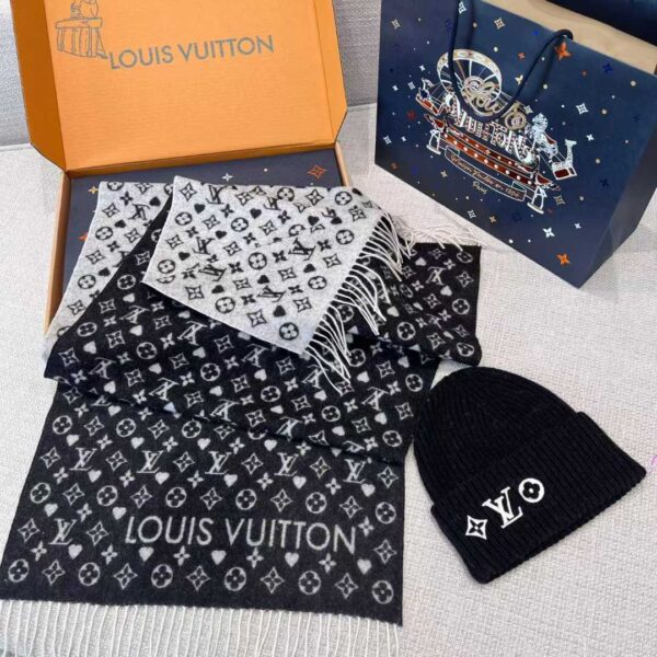 LOUIS VUITTON Scarf