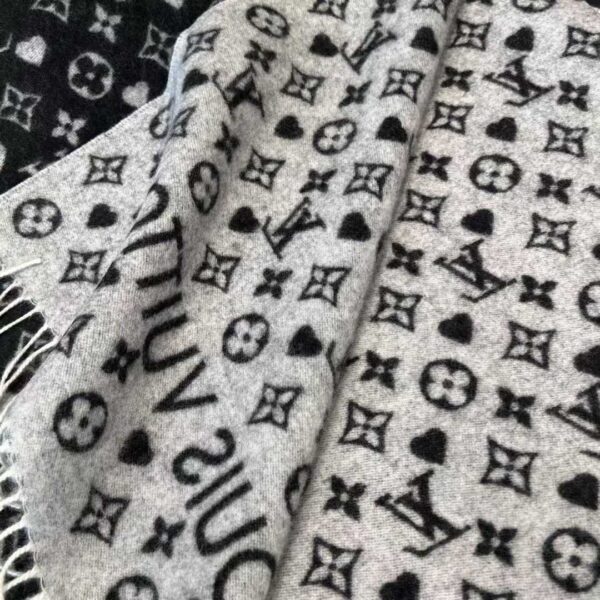 LOUIS VUITTON Scarf