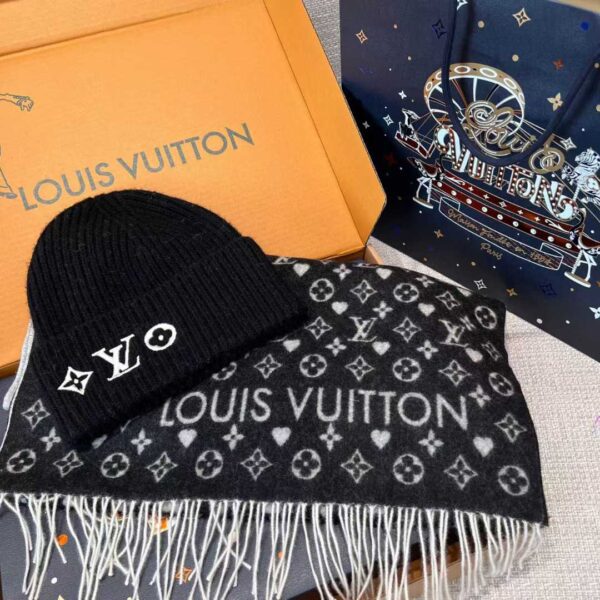 LOUIS VUITTON Scarf