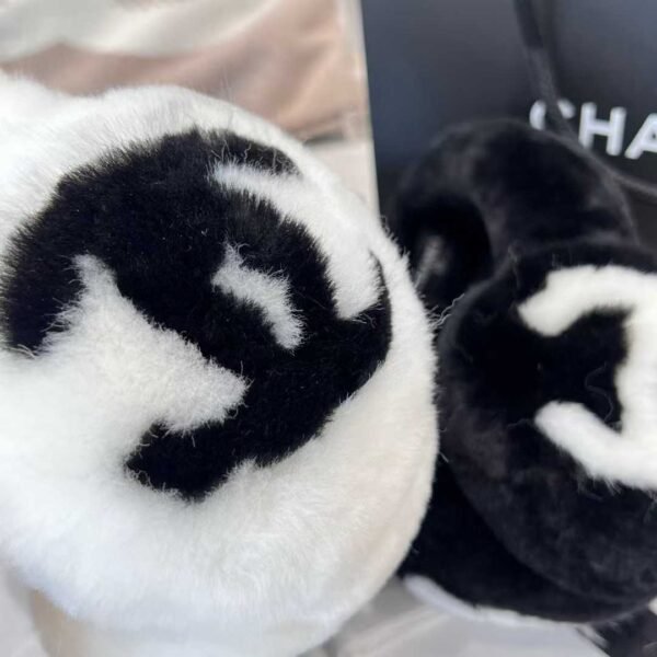 CHANEL Ear shield