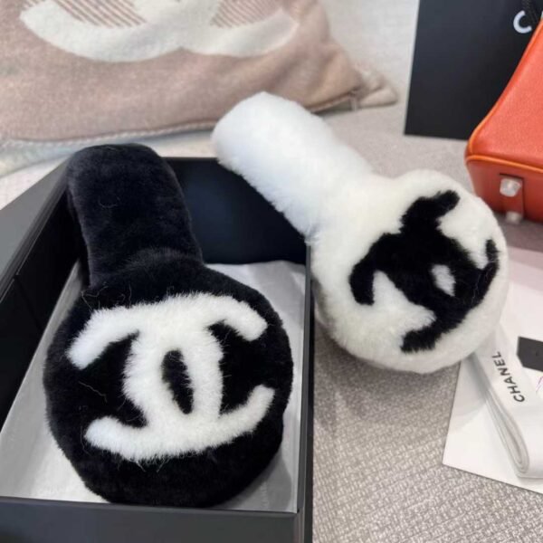 CHANEL Ear shield