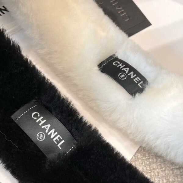CHANEL Ear shield