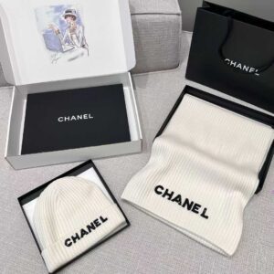 CHANEL Scarf + cold hat