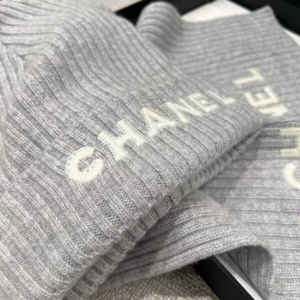 CHANEL Scarf + cold hat