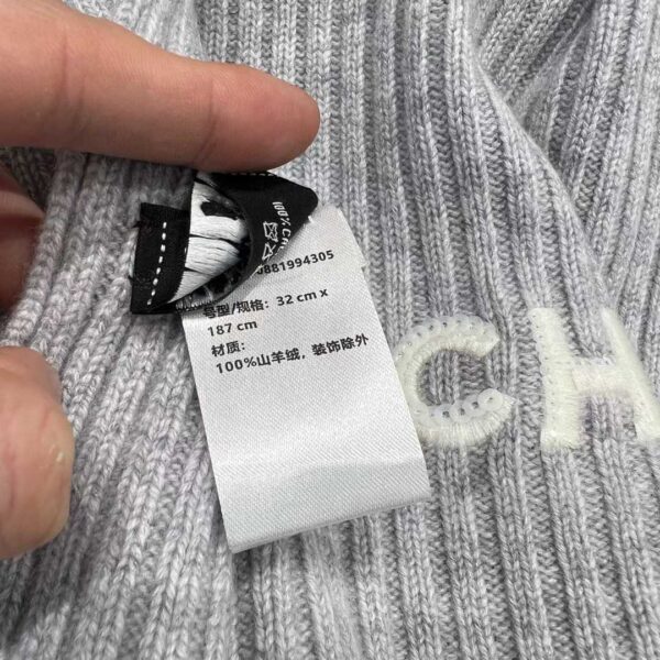 CHANEL Scarf + cold hat