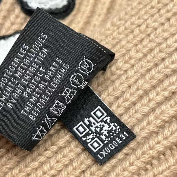 CHANEL scarf and cold cap