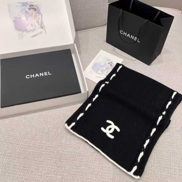 CHANEL 25A  scarf