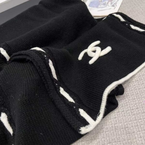 CHANEL 25A  scarf