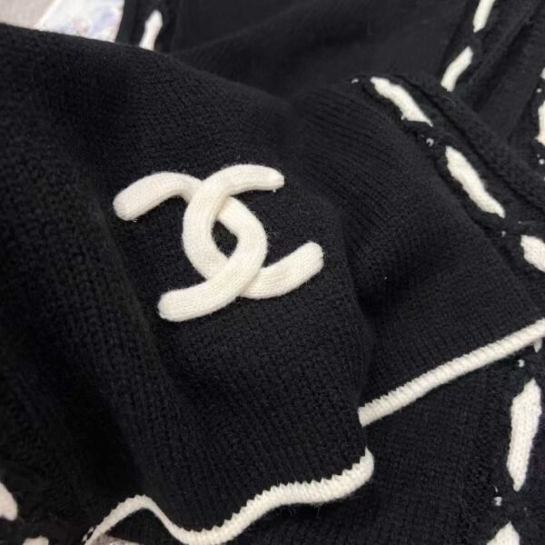 CHANEL 25A  scarf