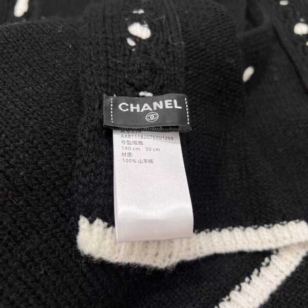 CHANEL 25A  scarf