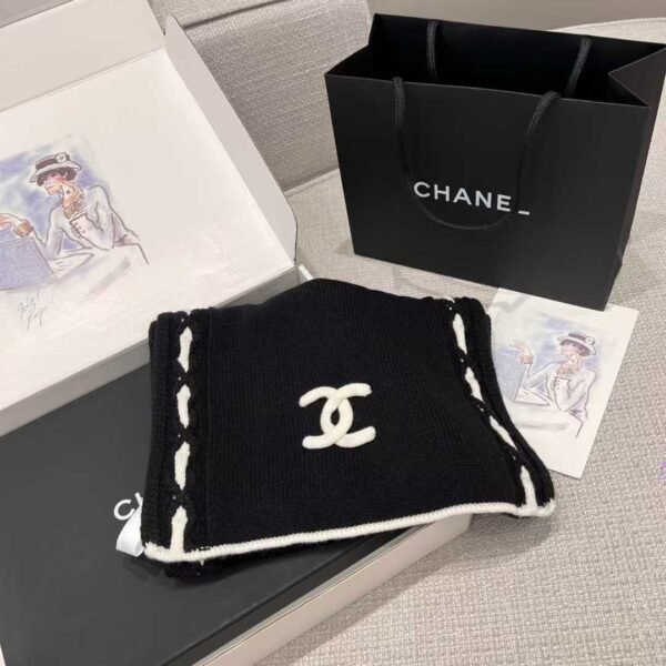 CHANEL 25A  scarf