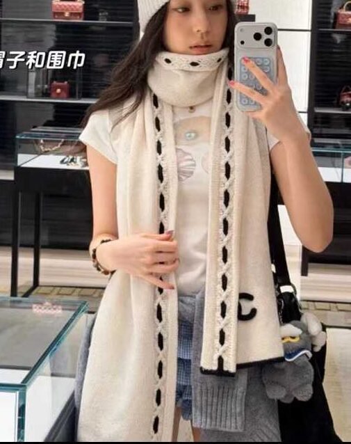 CHANEL 25A  scarf