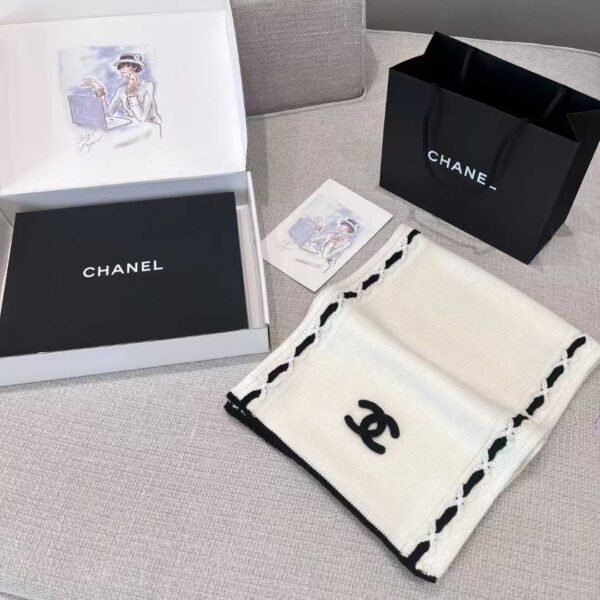 CHANEL 25A  scarf