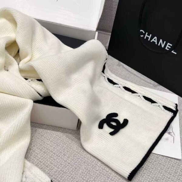 CHANEL 25A  scarf