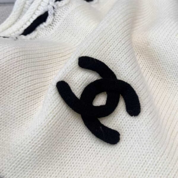 CHANEL 25A  scarf