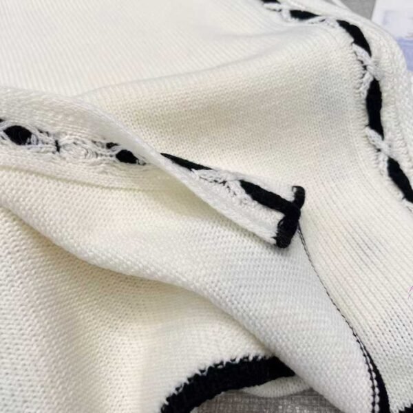 CHANEL 25A  scarf