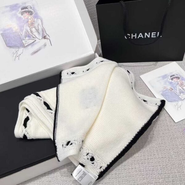 CHANEL 25A  scarf